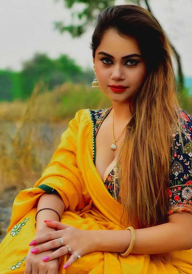 Yellow Sari Girl DP